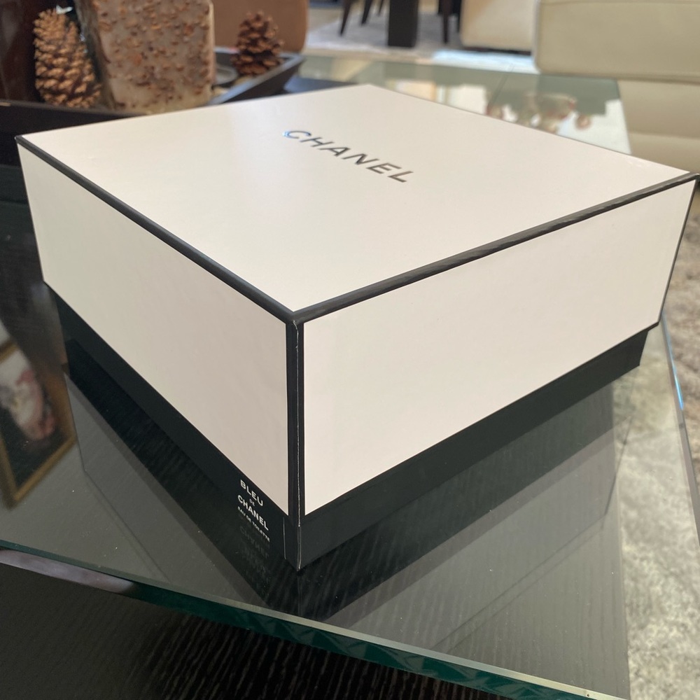 CHANEL Box - Picture 4 of 9